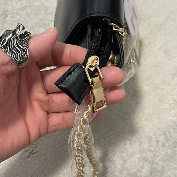 NWT Melie Bianco Adele Crossbody Bag With Golen Chainlink Strap In Black - Picture 11 of 11